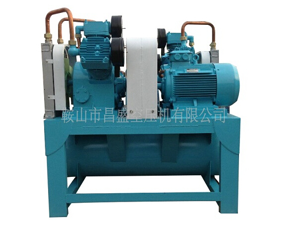 ★全無油空壓機(jī)★‘小心駛得萬年船’。